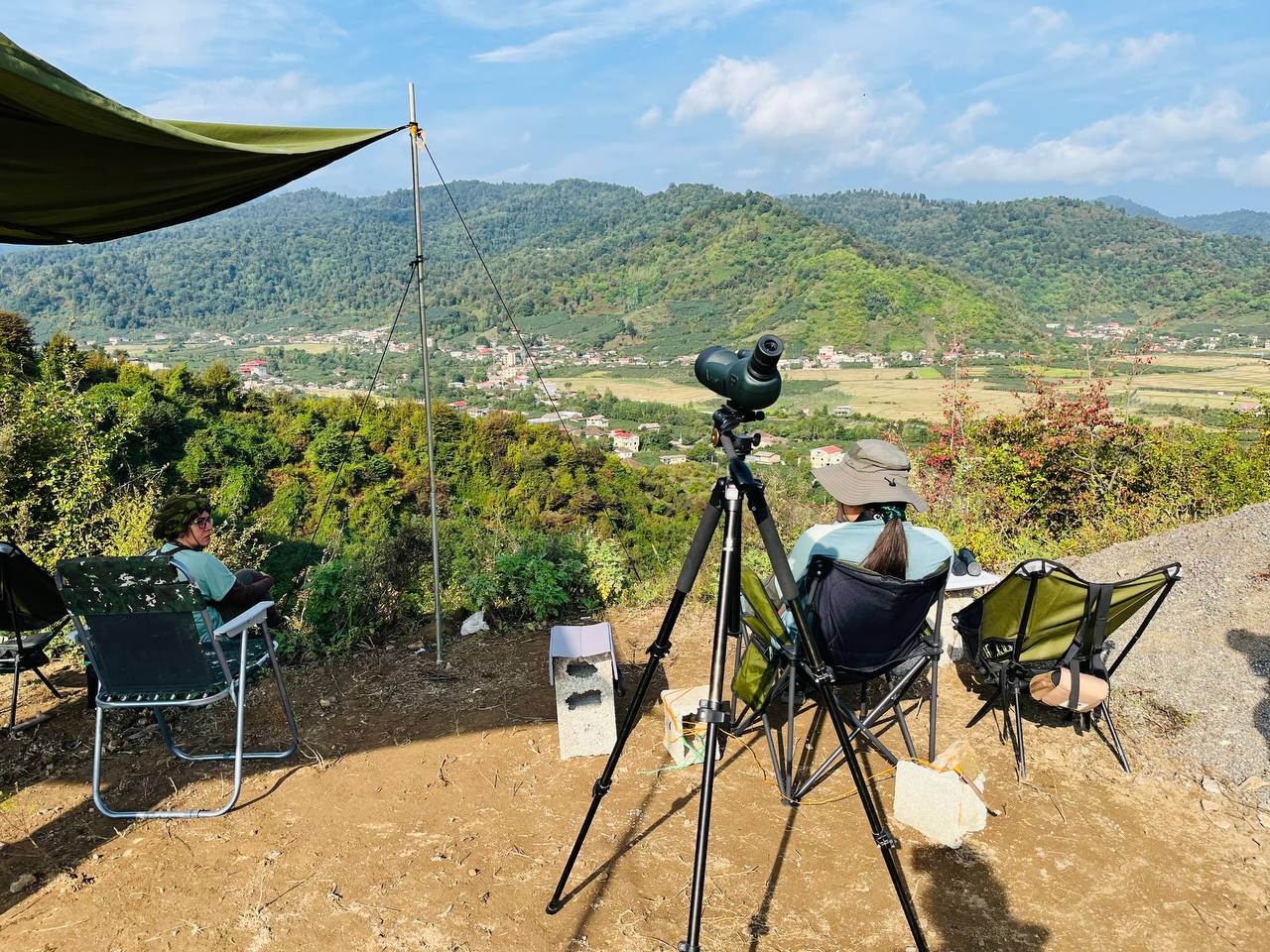 چشم دوخته شده به آسمان در ایستگاه اول شمارش پرندگان شکاری تالش